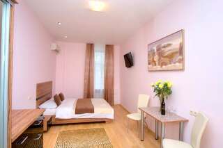 Отель Sunday Apart Hotel Киев Апартаменты-студио с гидромассажной ванной-1